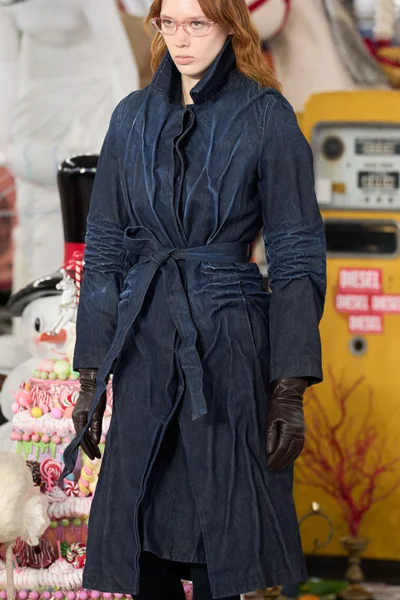 Look 16